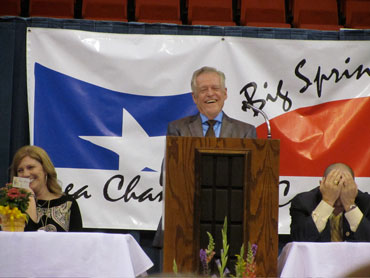 Tumbleweed Smith speaking at the Big Spring Area Chamber of Commerce's annual banquet.